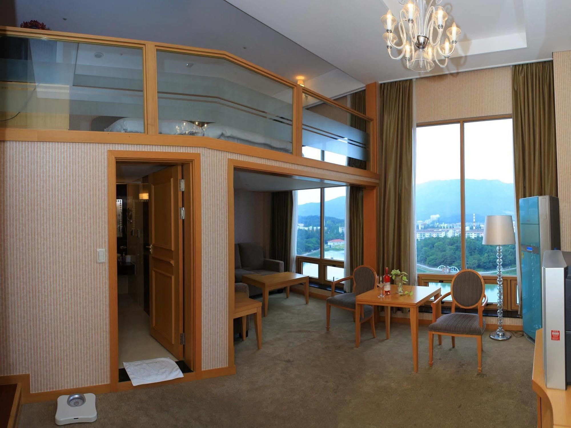 Hotel Avenue Changwon Exterior photo