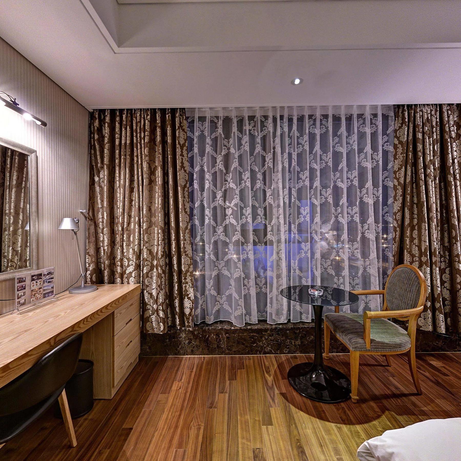 Hotel Avenue Changwon Exterior photo